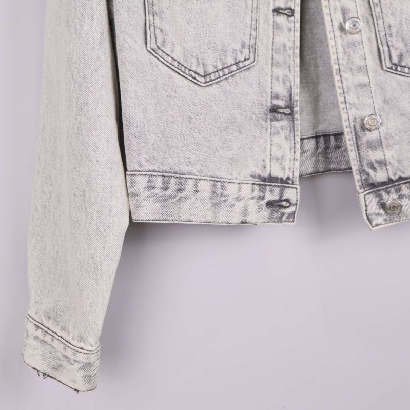 Avslut och knappkant på jacka