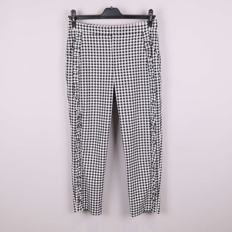 Rutiga byxor med volanger framtill