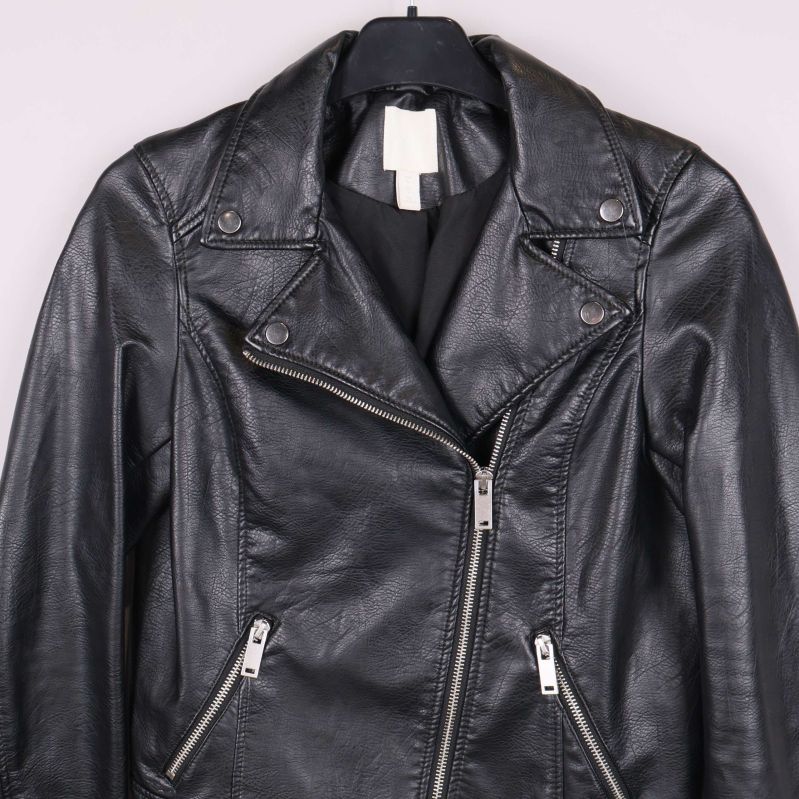 Bikerjacka med krage och detaljer