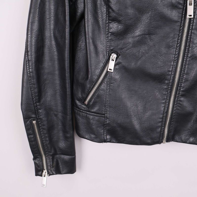 Dragkedjor på fickor och ärmslut