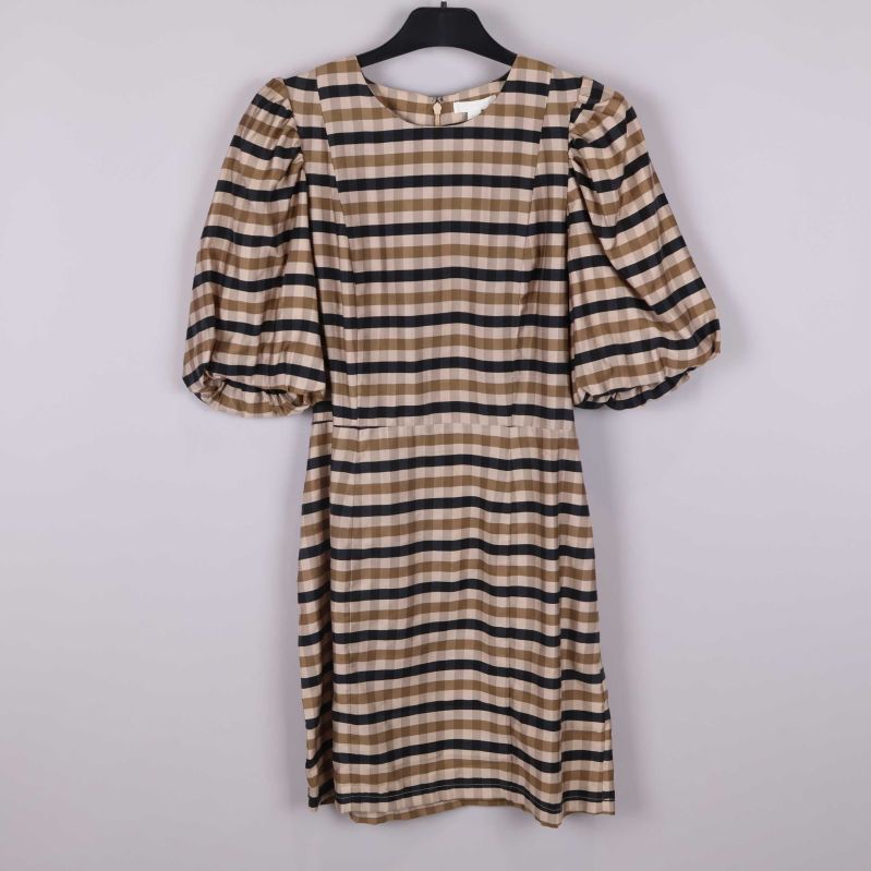 Rutigt klänning med puffärm