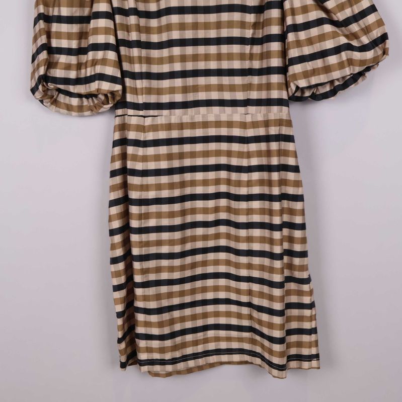 Puffärm och rutigt tyg