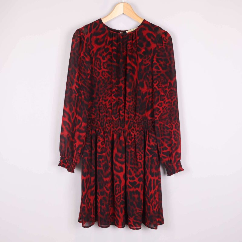 Framsida på mönstrad klänning