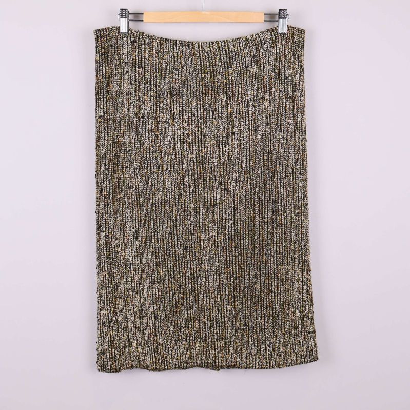 Kjolens baksida och dragkedja och slits