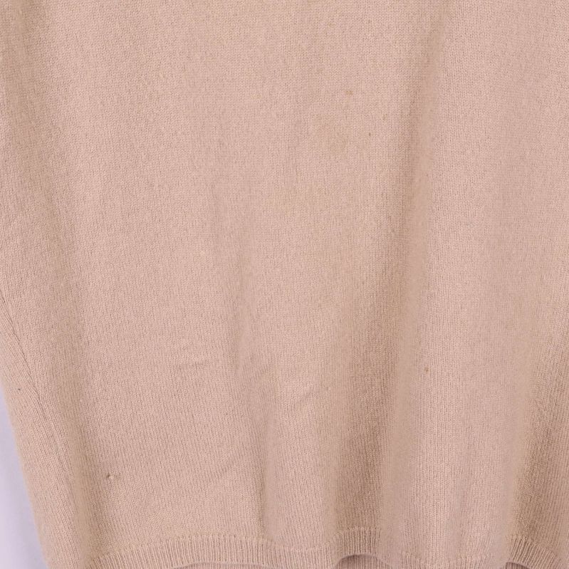 Kofta med v-ringning och knappar