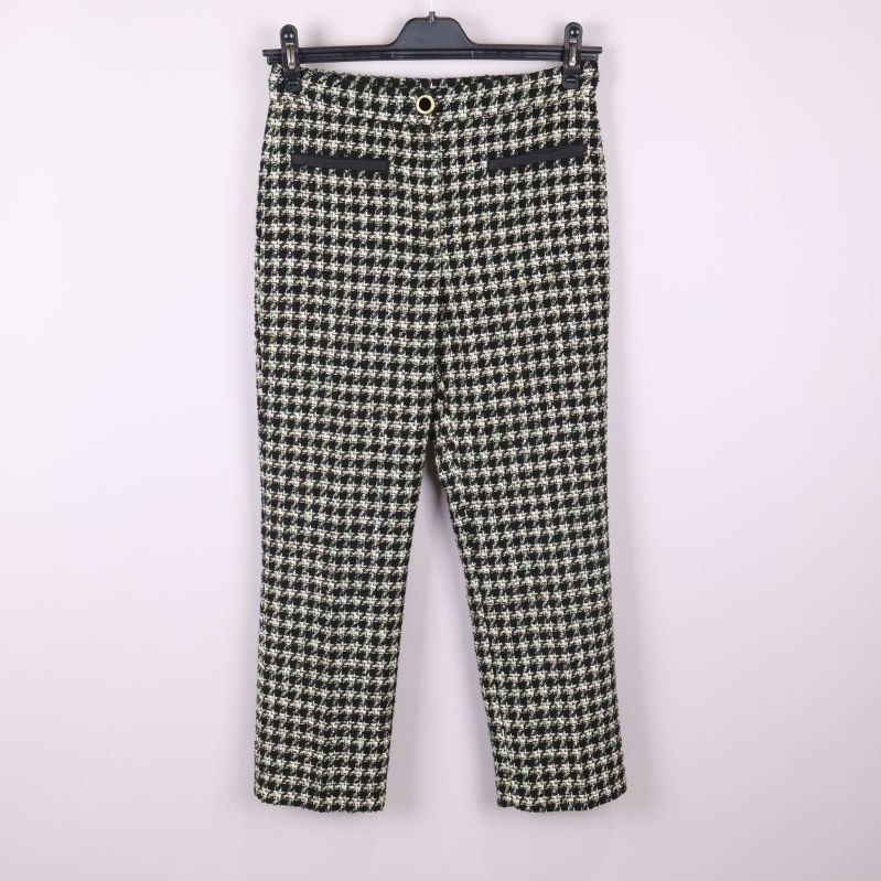 Framvy på mönstrad byxa