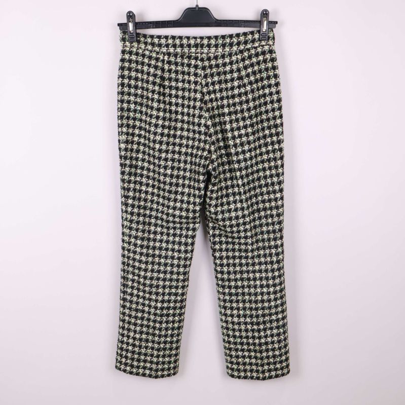 Bakvy på mönstrad byxa