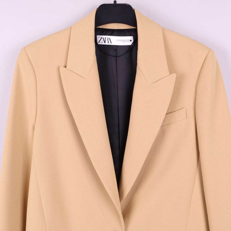 Enkel knapp och fickdetaljer