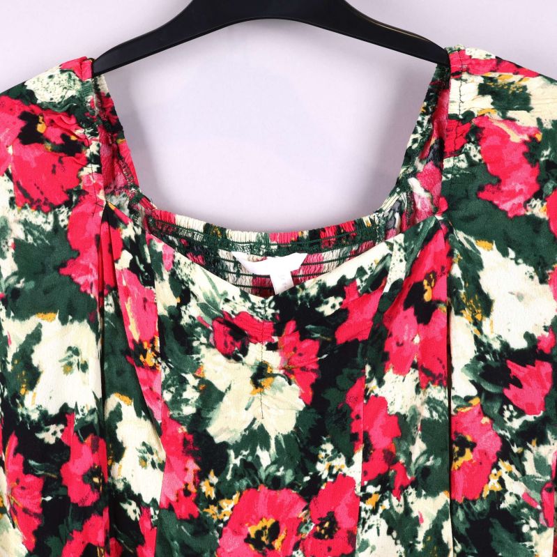 Närbild av blommigt mönster