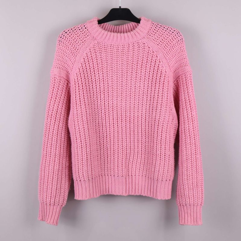 Rosa stickad tröja fram