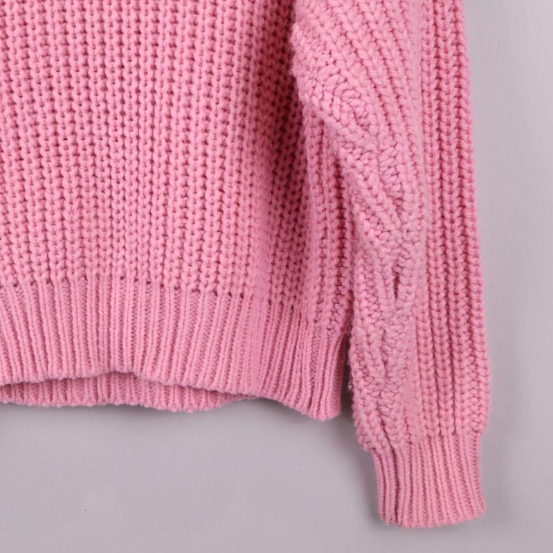 Stickad ärm närbild