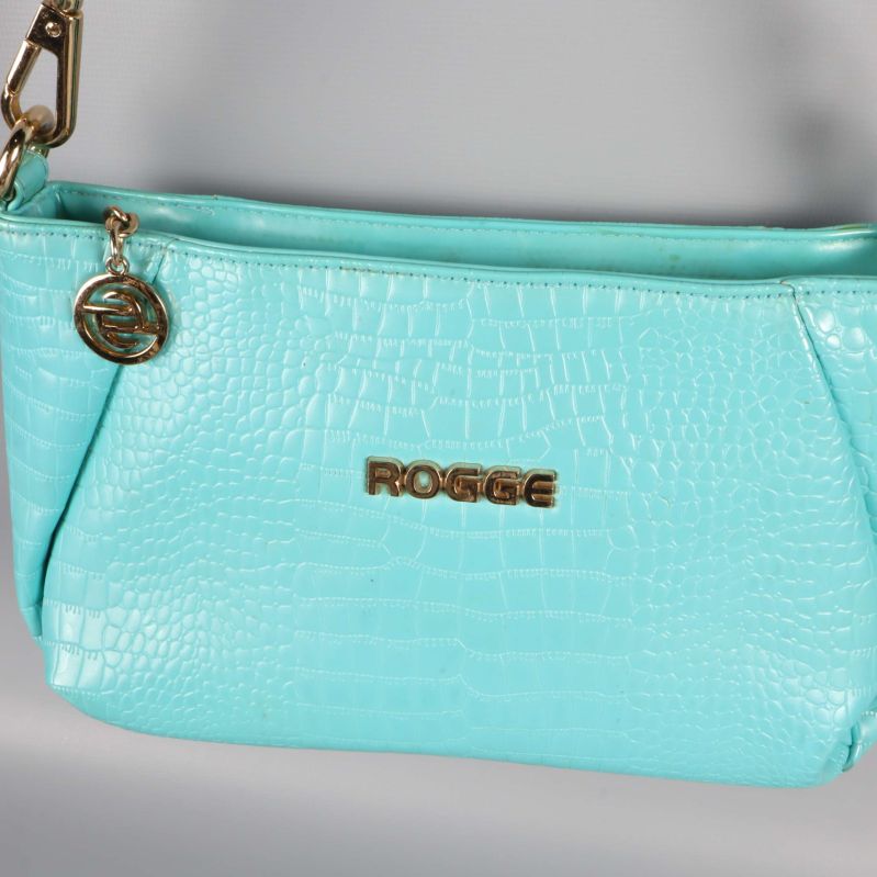 Närbild av textur och logotyp