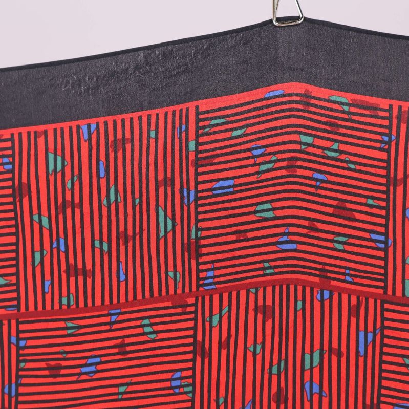 Närbild på övre delen av scarfen med  slitage