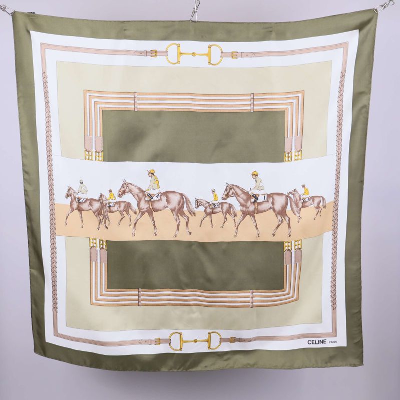 Scarf med hästmotiv och gröna kanter 