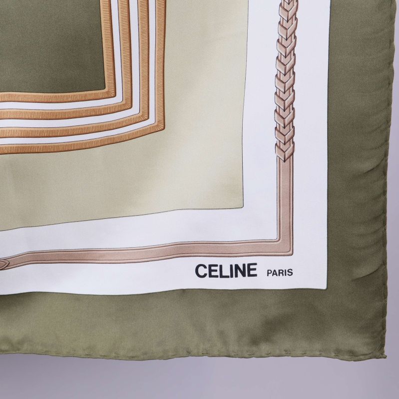 Närbild på hörn med Celine Paris-logga