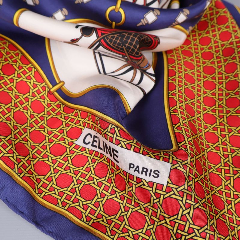 CELINE PARIS-logga samt röda och gula detaljer på scarf