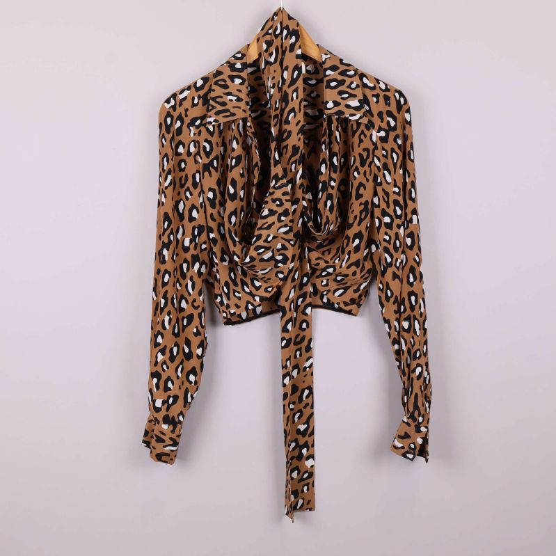 Omlottblus leopardmönster öppen framtill på galge