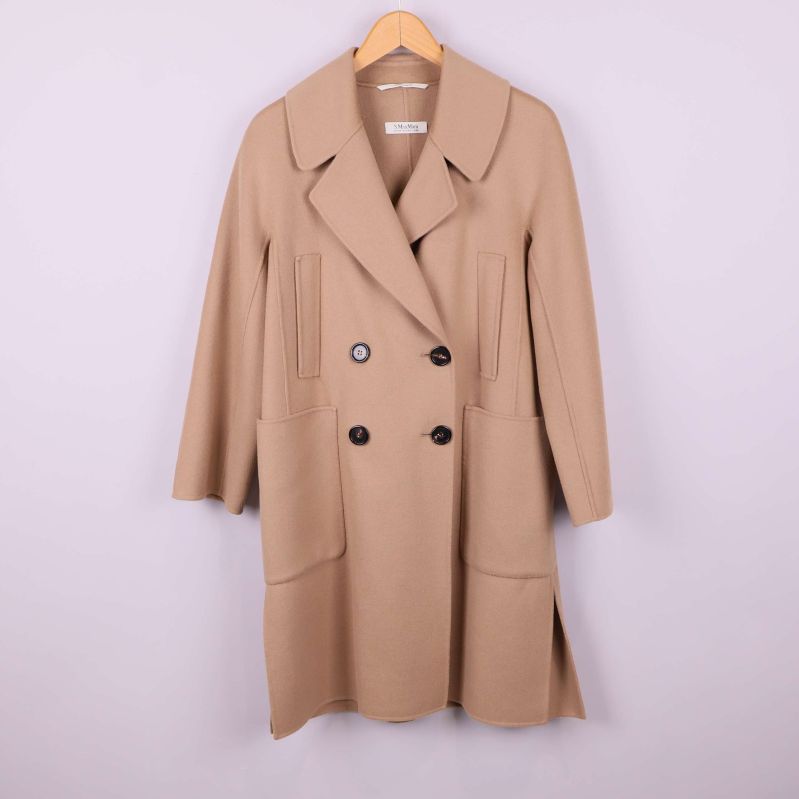 Beige dubbelknäppt ullkappa , framsida