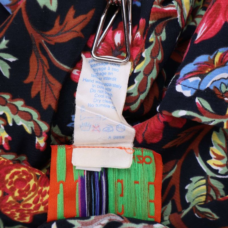 Tvättrådsetikett som visar material och skötsel