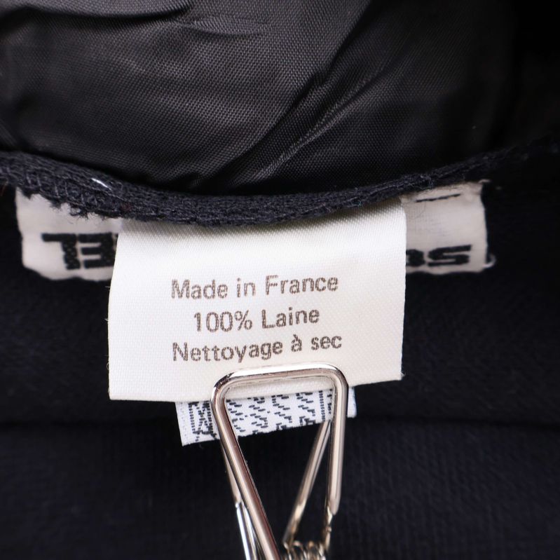 Materialetikett visar innehåll 100% ull, Made in France