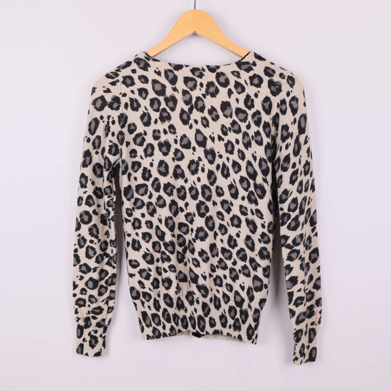 Kofta med leopardmönster, baksidan