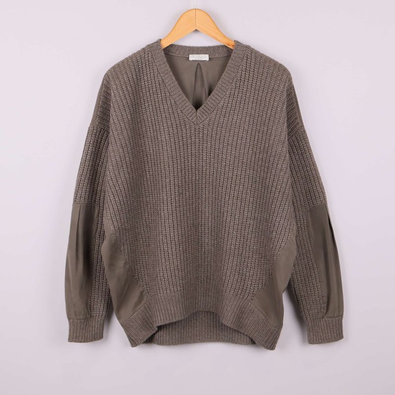 Stickad v-ringad tröja grovt stickad