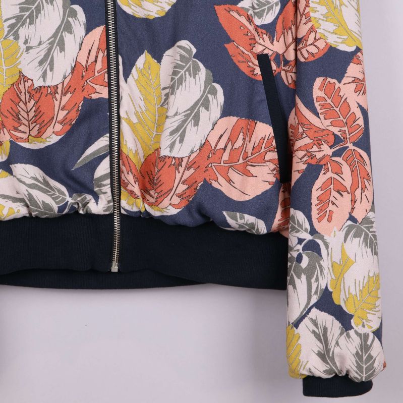 Bladmönster på jacka