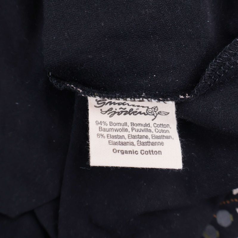 Materiallapp visar 94% bomull och 6% elastan