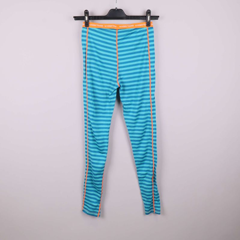 Randiga underställsbyxor sett bakifrån med raka ben