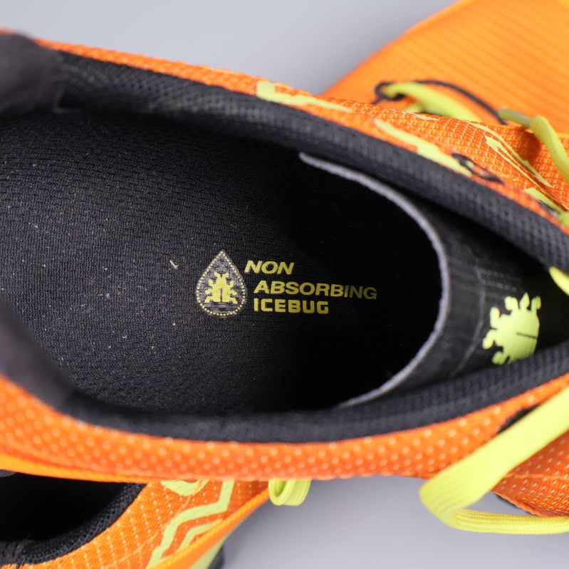 Innersula svart med gul text Non Absorbing Icebug