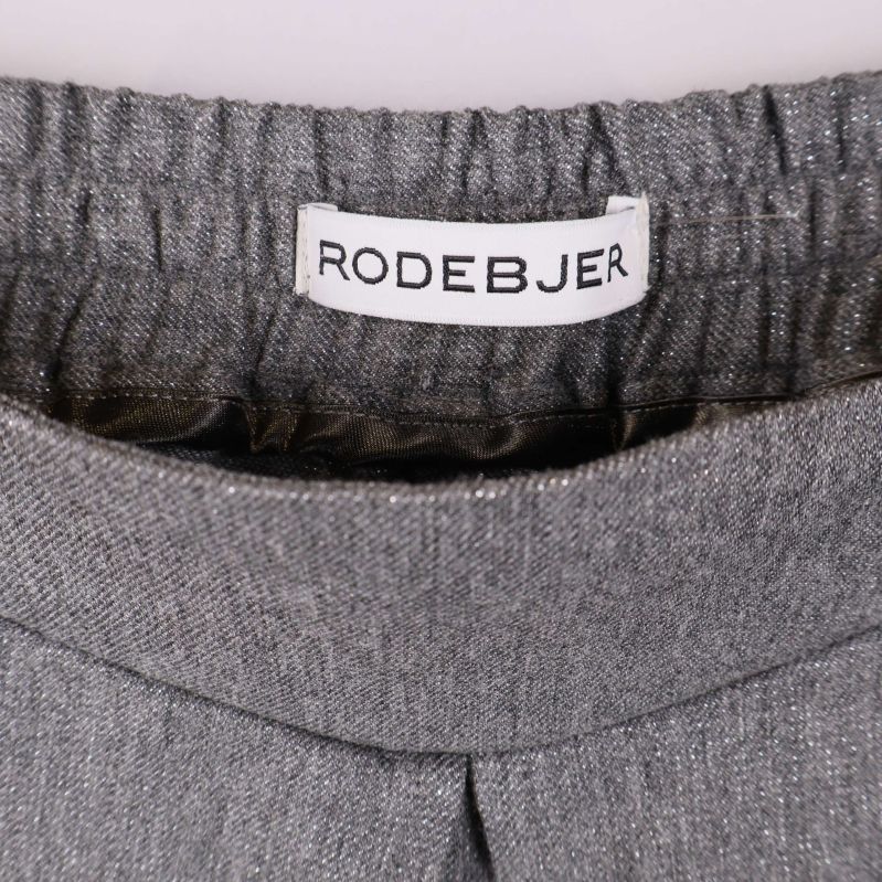 Rodebjer-märke på byxans insida ovanför midjan