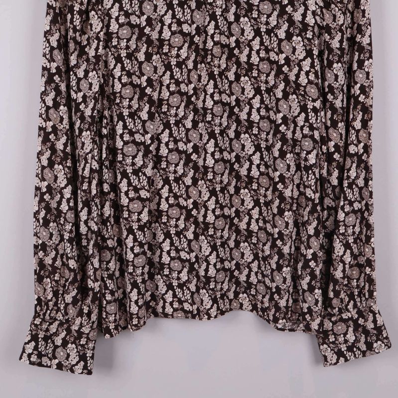 Etikett och knappdetalj