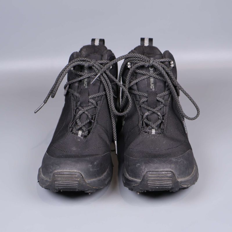 Icebug-skor framifrån med snörning synlig