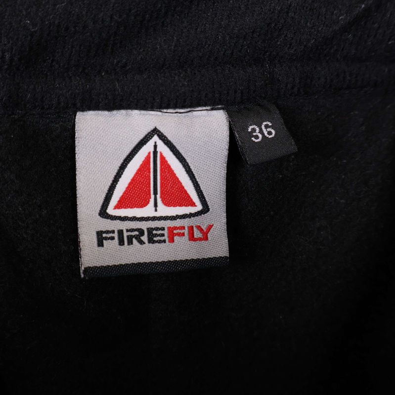 Närbild på etikett med Firefly och storlek 36