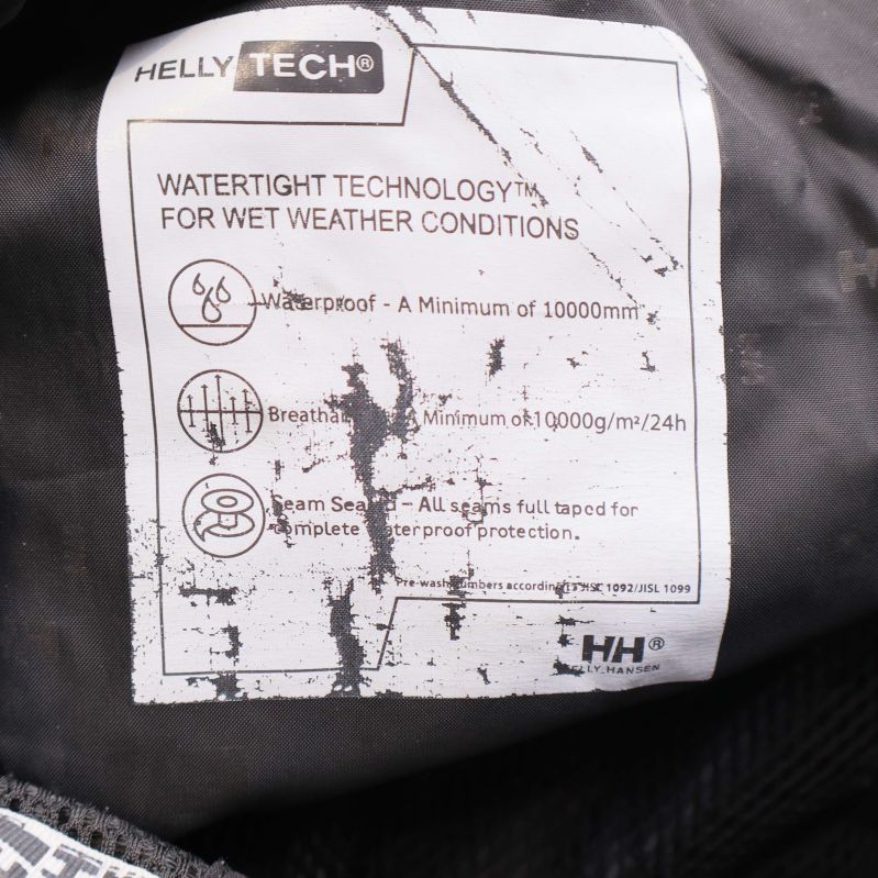 Helly Tech etikett med information om vattentäthet och andningsförmåga