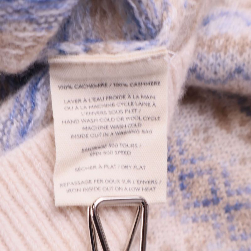 Materiallapp med texten 100% cashmere och tvättråd