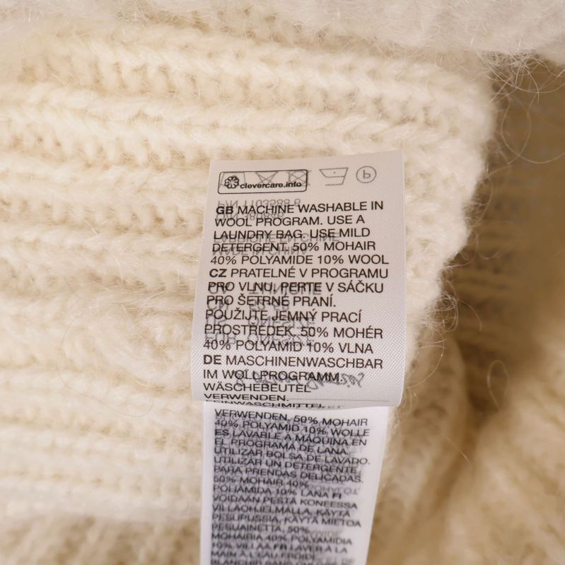 Materialetikett visar 50 procent mohair och 50 procent ull