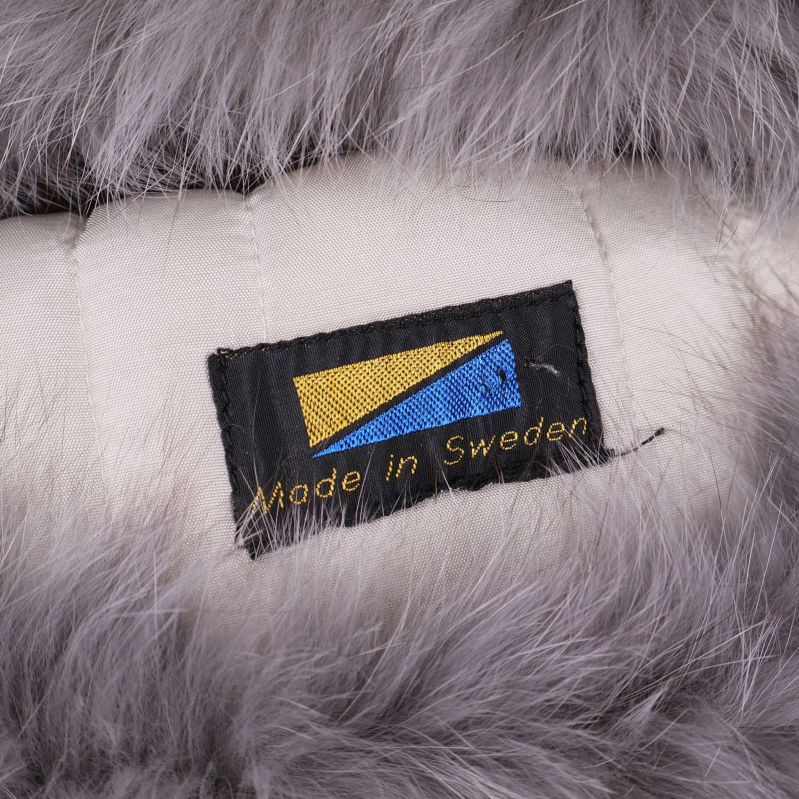 Närbild på etikett Made in Sweden inuti mössa