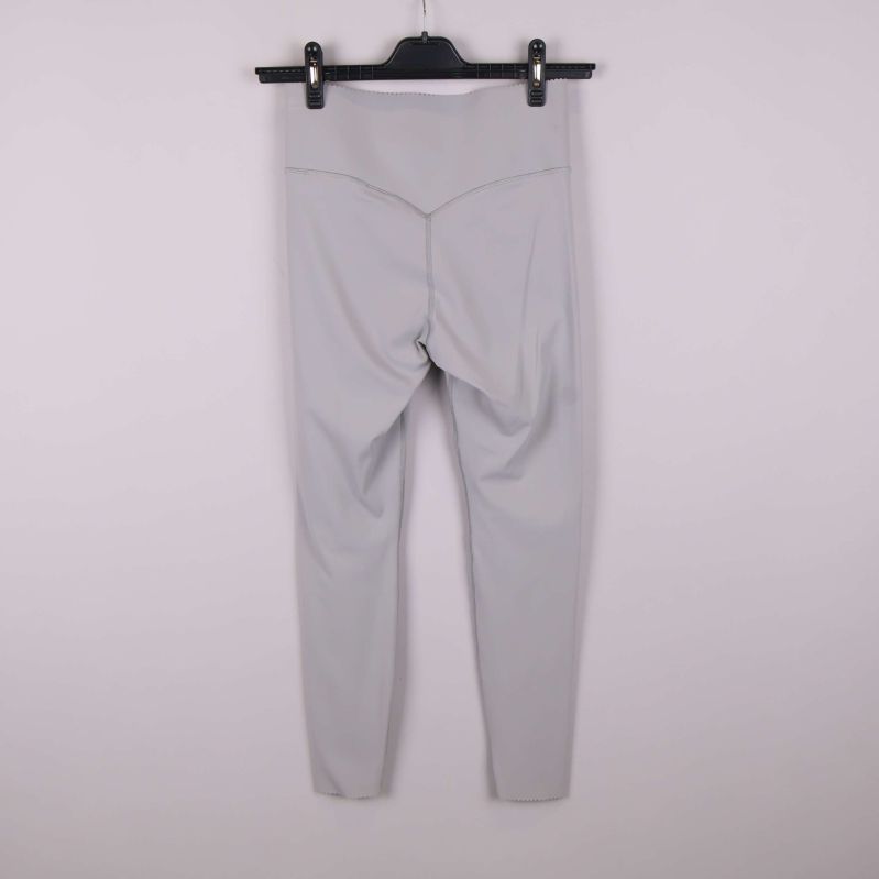 H&M Sport logga på insidan