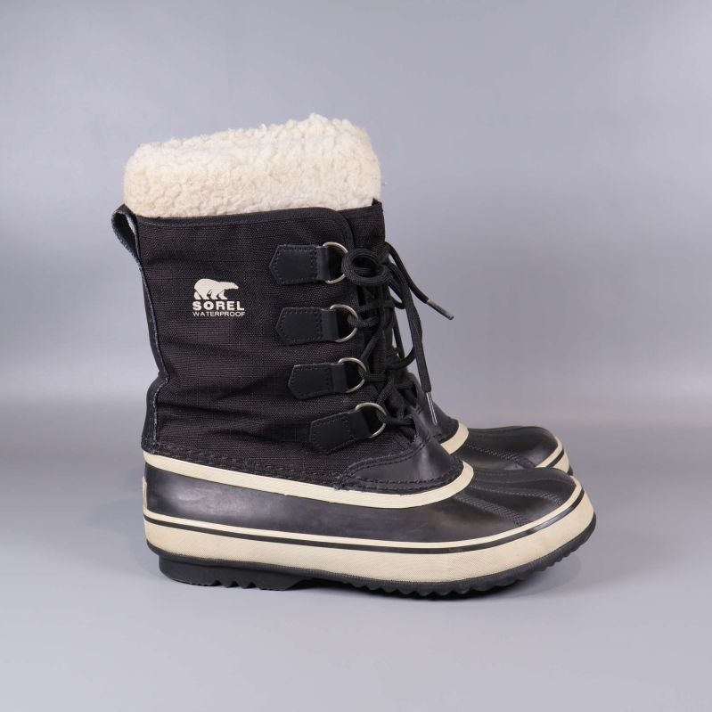 Vinterkänga från sidan visar detaljer och logga