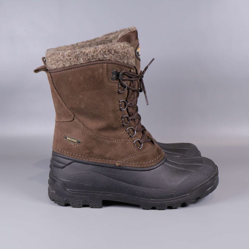 Vänsterprofil av brun och svart vinterstövel