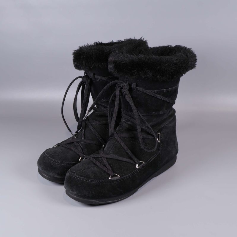 Vinterboots i svart med snörning och fluffig kant