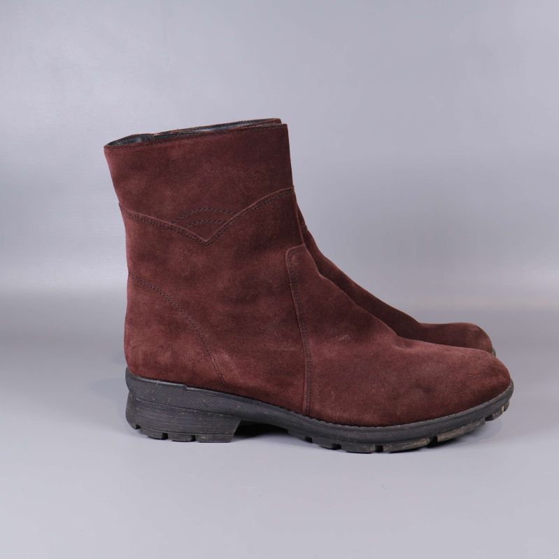 Bruna mockaboots i mocka från vänster sida