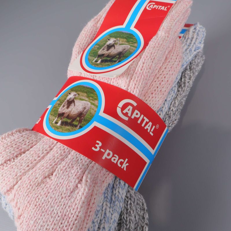 Etikett på raggsockor visar Capital och bild på får