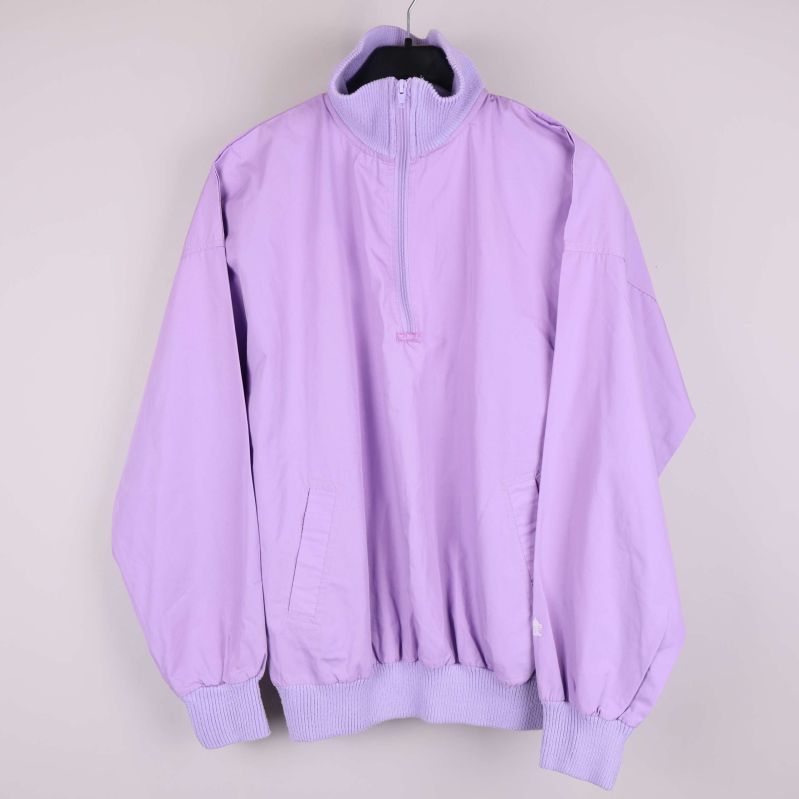 Lila sportjacka med hög krage och dragkedja