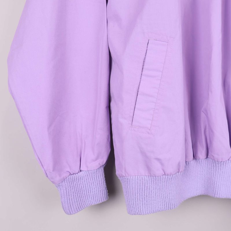 Jackans ficka och mudd i lila detalj