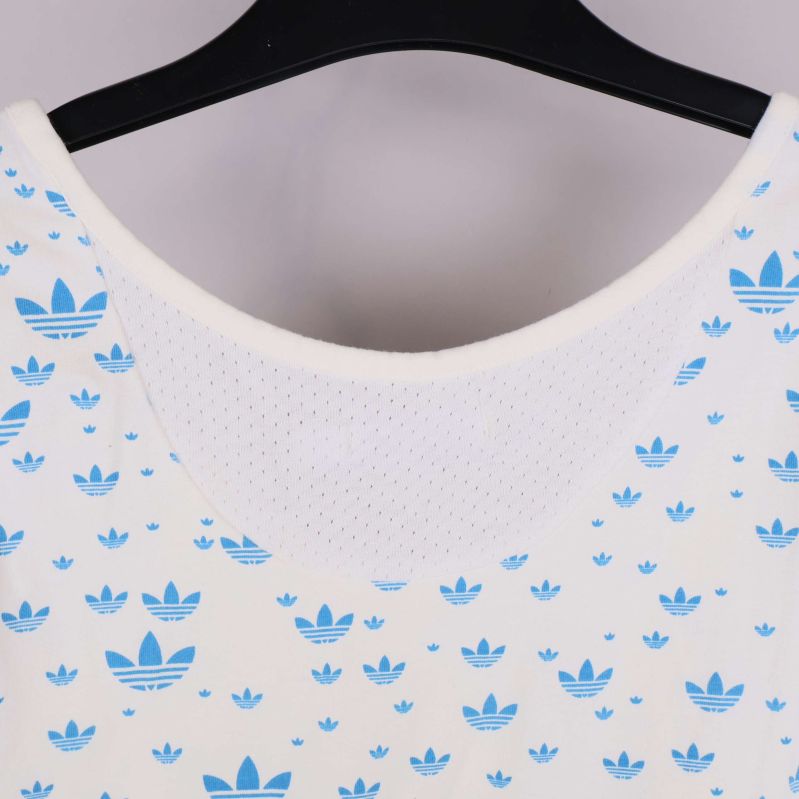 Närbild på linnebak med mesh-detalj vid hals