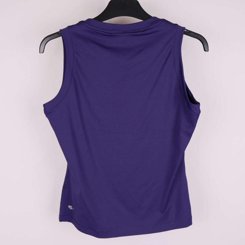 Baksida av lila Adidas sportlinne utan ärmar