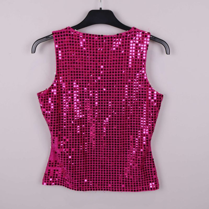 Baksida av ceriserosa linne med paljetter