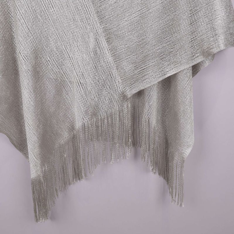 Nederkant av poncho med långa fransar
